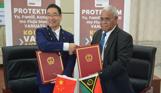 中國援助新冠疫苗運抵瓦努阿圖