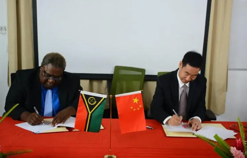 中國同瓦努阿圖簽署關於合作開展瓦中小學中文教育的諒解備忘錄